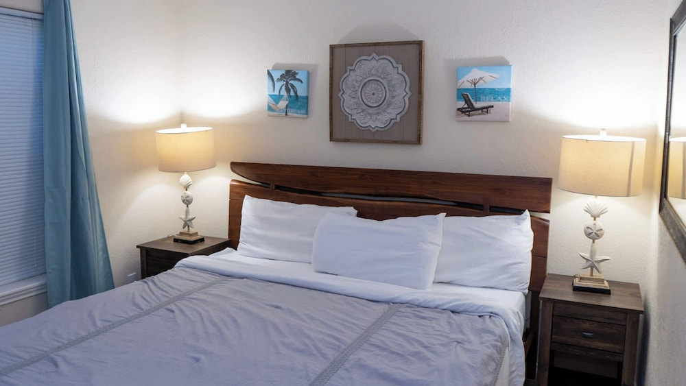 Short Walk to Beach - Pool - 1st Floor