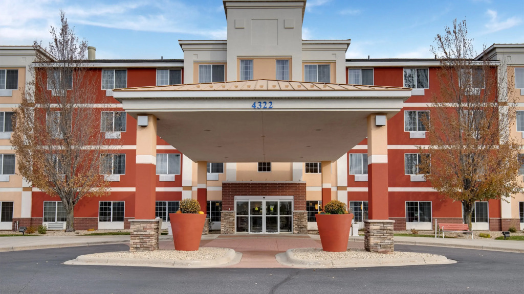 Holiday Inn Express and Suites St. Cloud by IHG