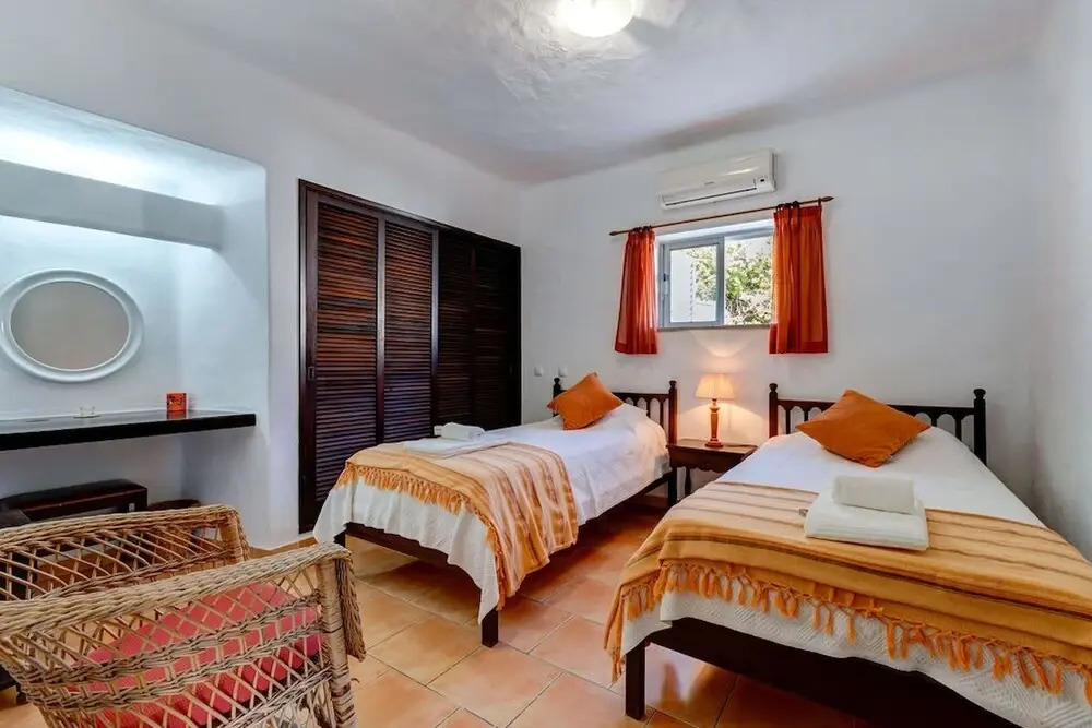 C28 Q P Amazing House Nested in the Heart of Ca