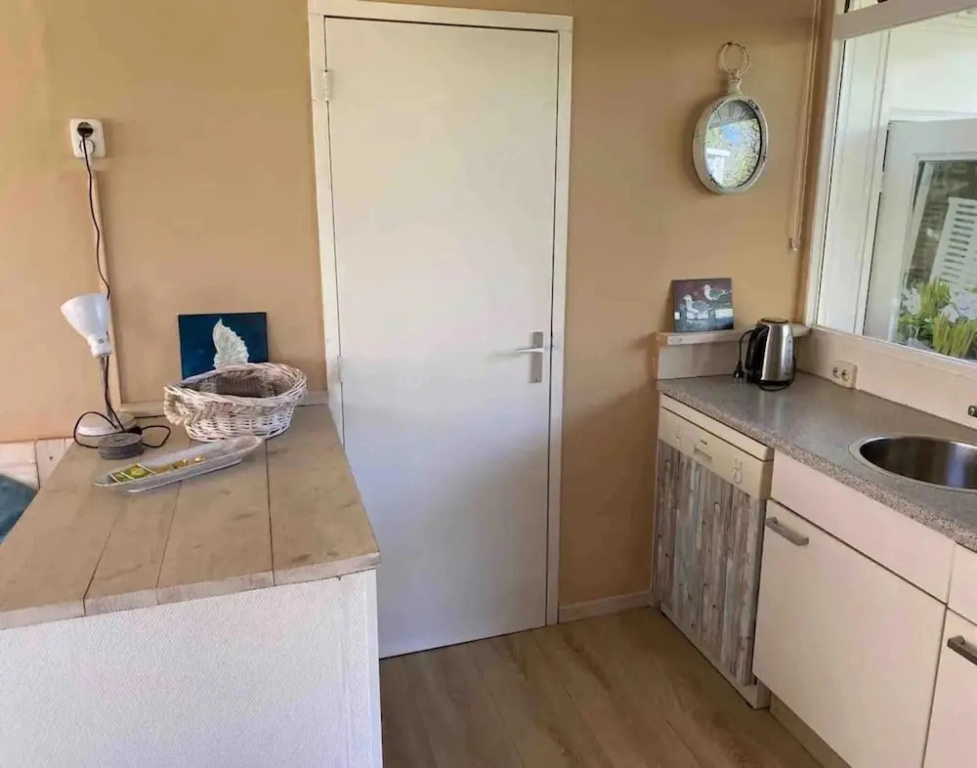 3 bedrooms, 5 beds, beautiful garden
