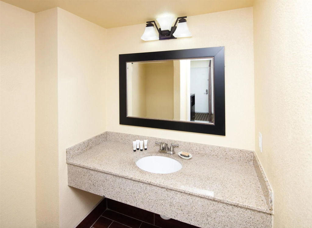 GuestPlace Inn & Suites