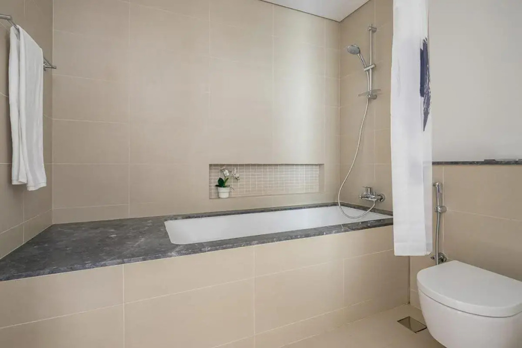 Frank Porter - 5242 Emaar T1
