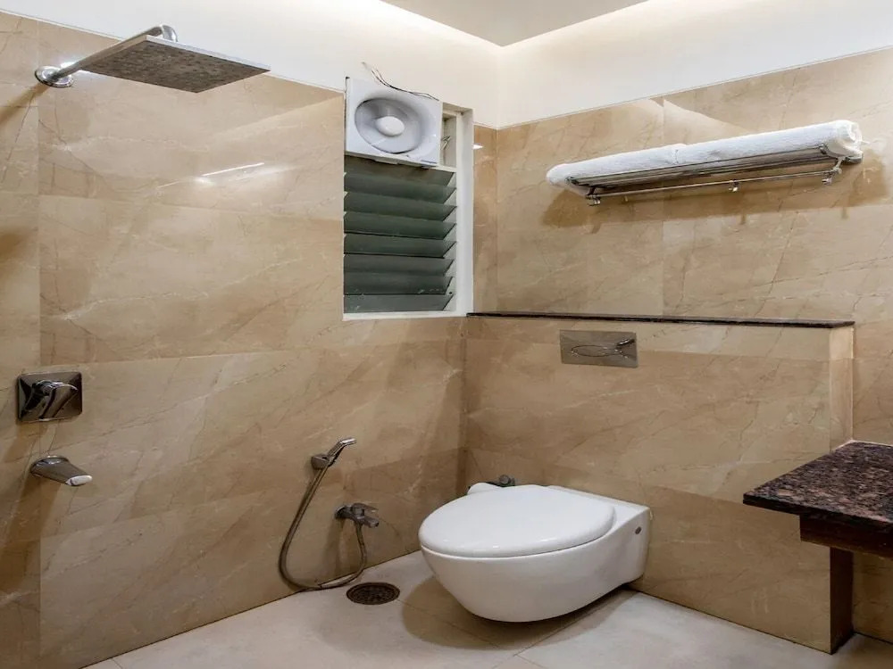 Capital O 27658 Hotel New Mohit Regency