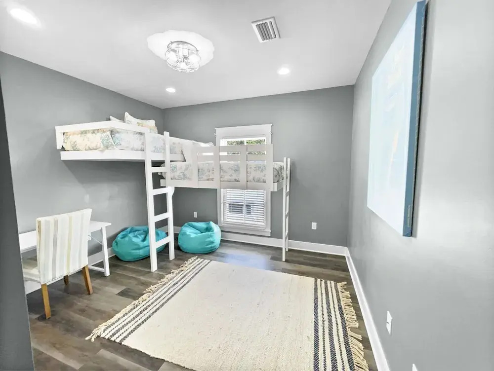 Magnolia Manor 5 Bedroom Home by RedAwning