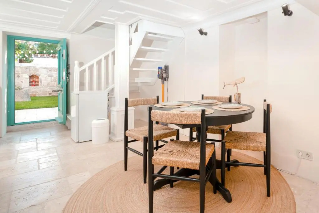 MINIQ HOMES 102 - Historical Stone House with Garden Cinema