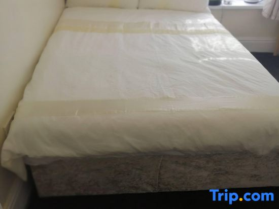 Room-charming Bradford Room to Rent With