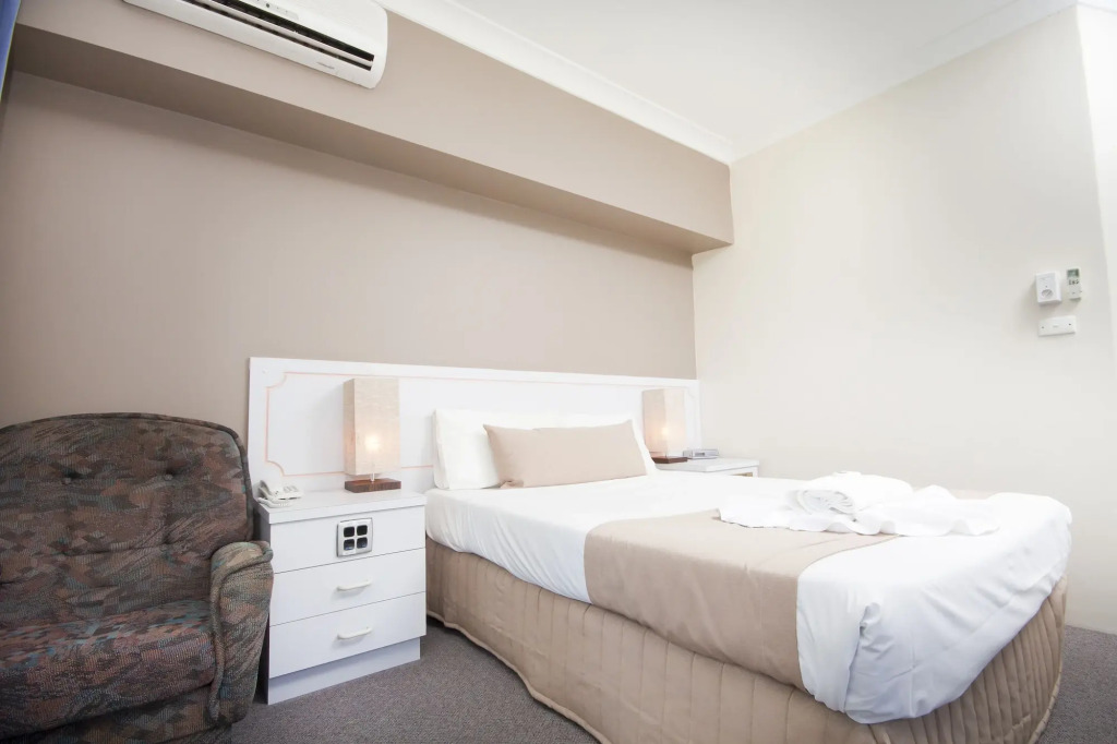 Island Palms Motor Inn