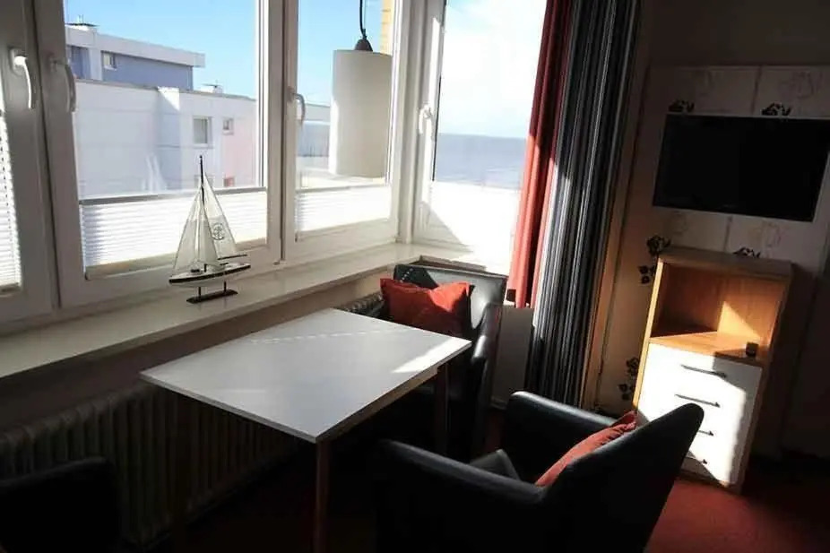 Kleine-Ferienwohnung-6-Strandnah-und-mit-Meerblick-im-Haus-Seeluft-Duhnen