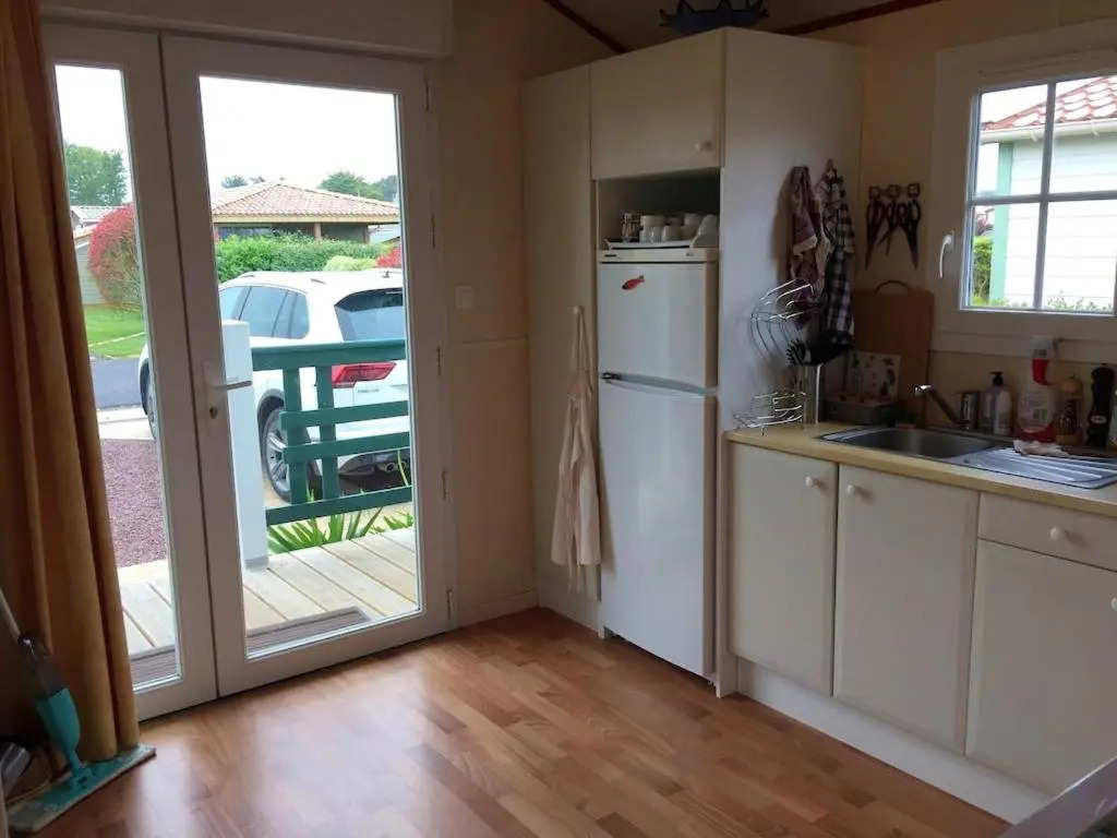 Chalet de 2 chambres avec piscine partagee jardin clos et wifi a Grandcamp Maisy
