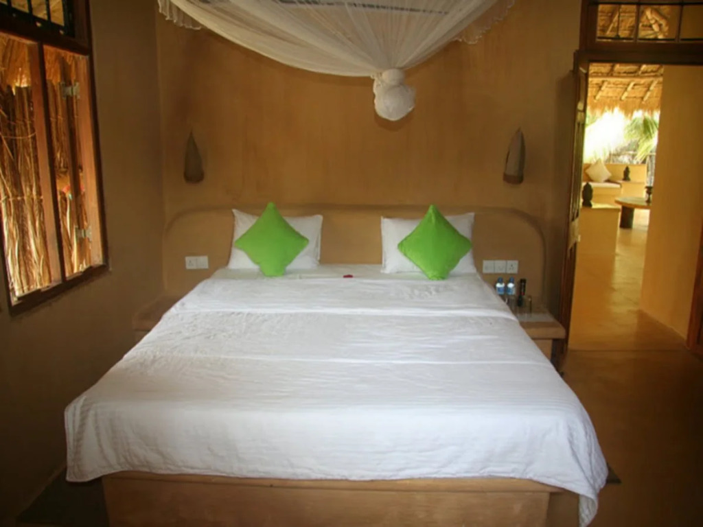 Bar Reef Resort - Dolphins, Kitesurfing & Wildlife