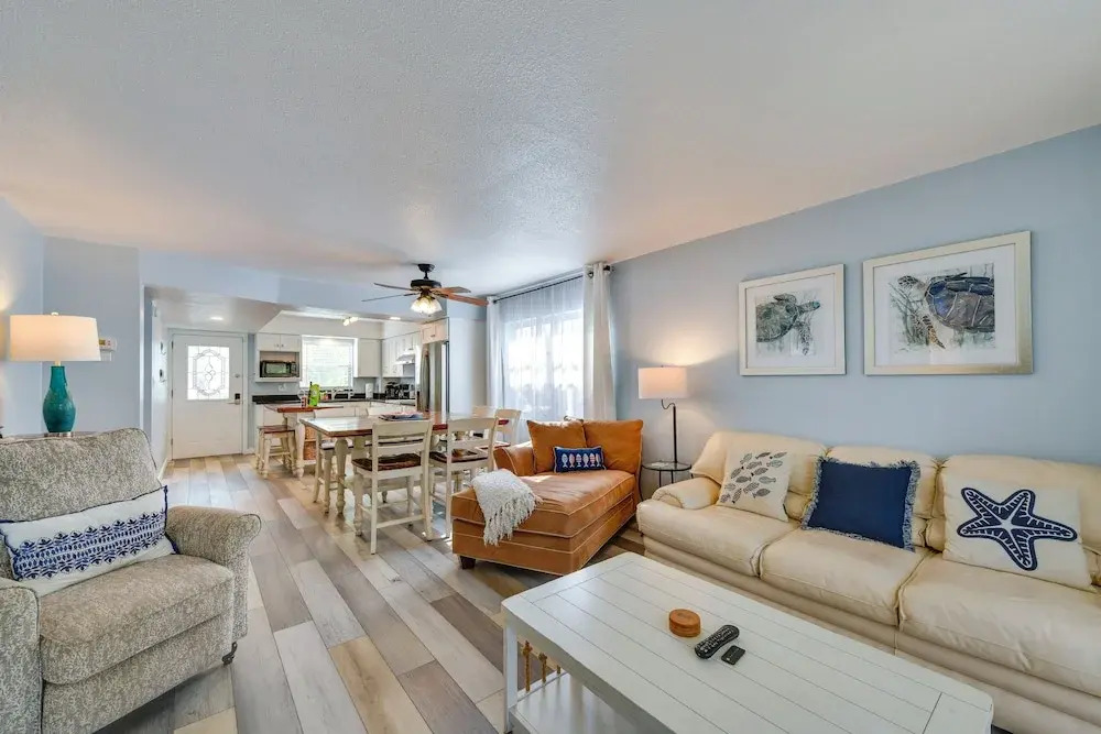 Tropical Sarasota Condo < 1 Mile to Beach!