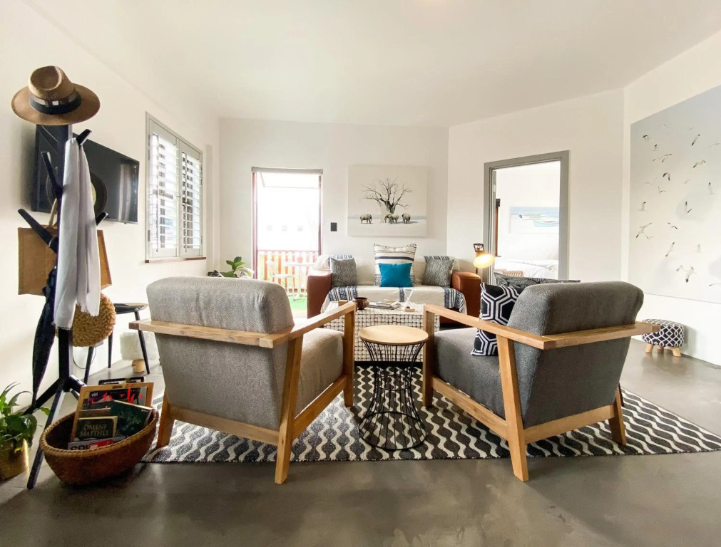 Stay On Main Plett - Contemporary 2-Bedroom Apartment