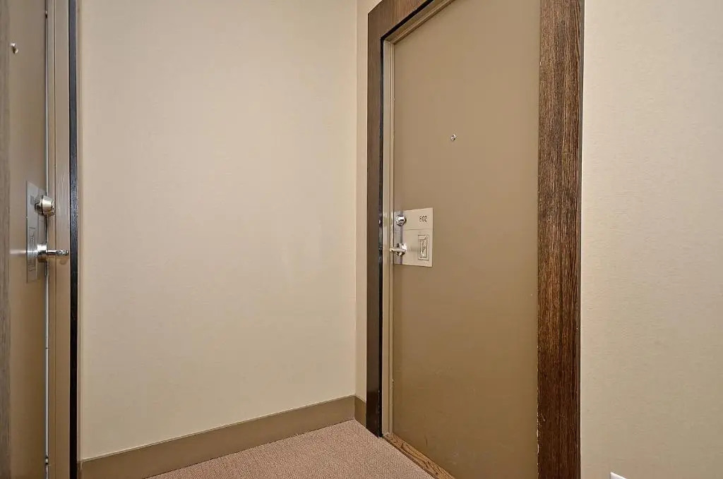 Royal Stays Furnished Apartments - Missisauga City Centre