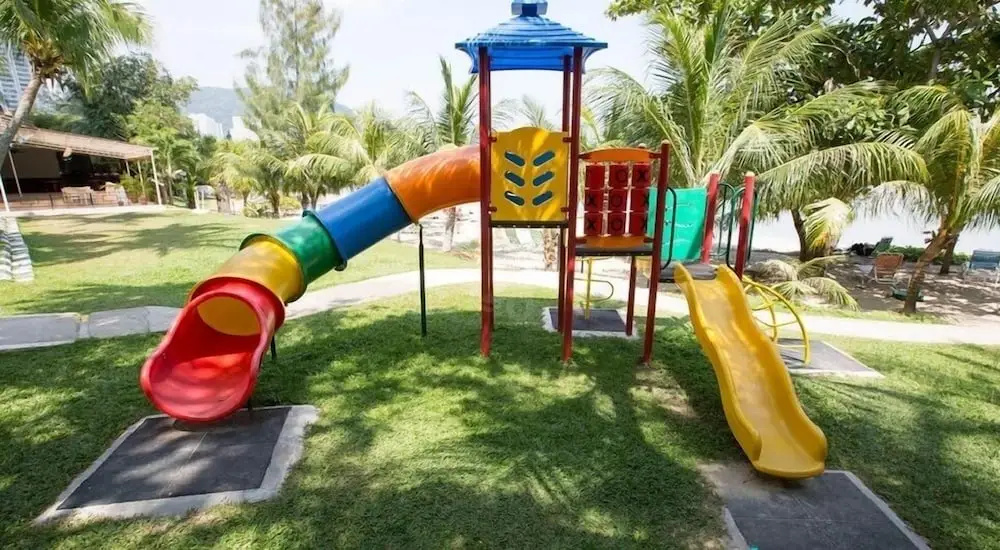 Expats Nook Beach Resort