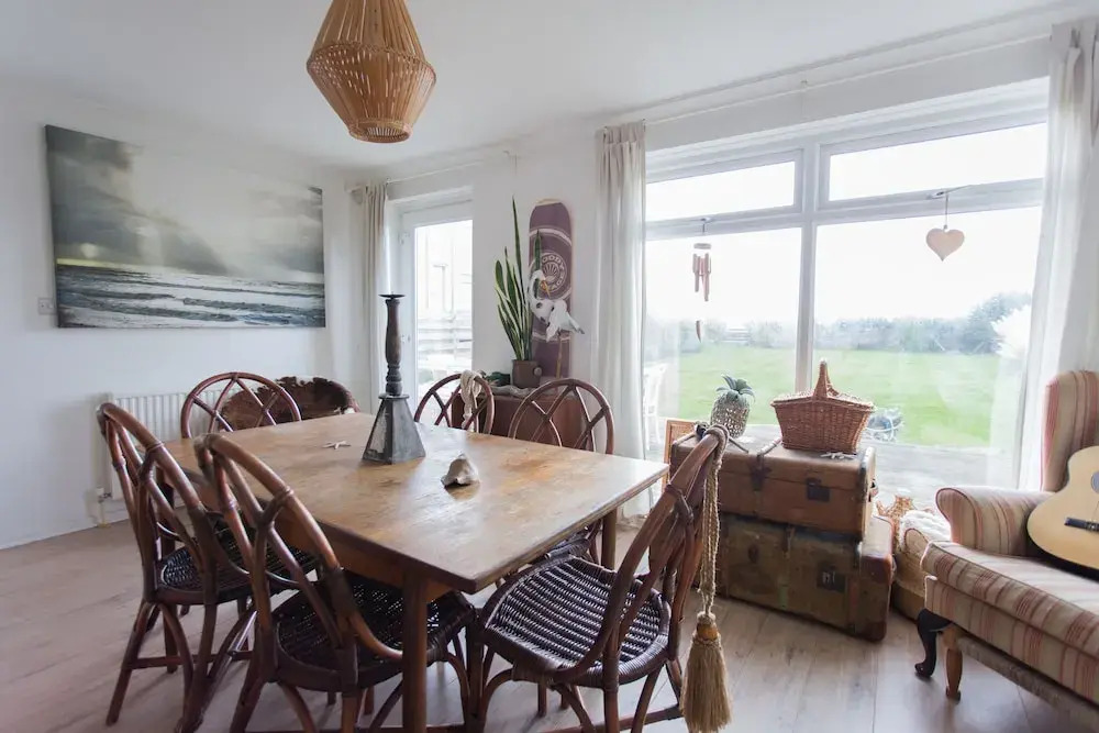 Fairlight - Charming coastal home on the beach