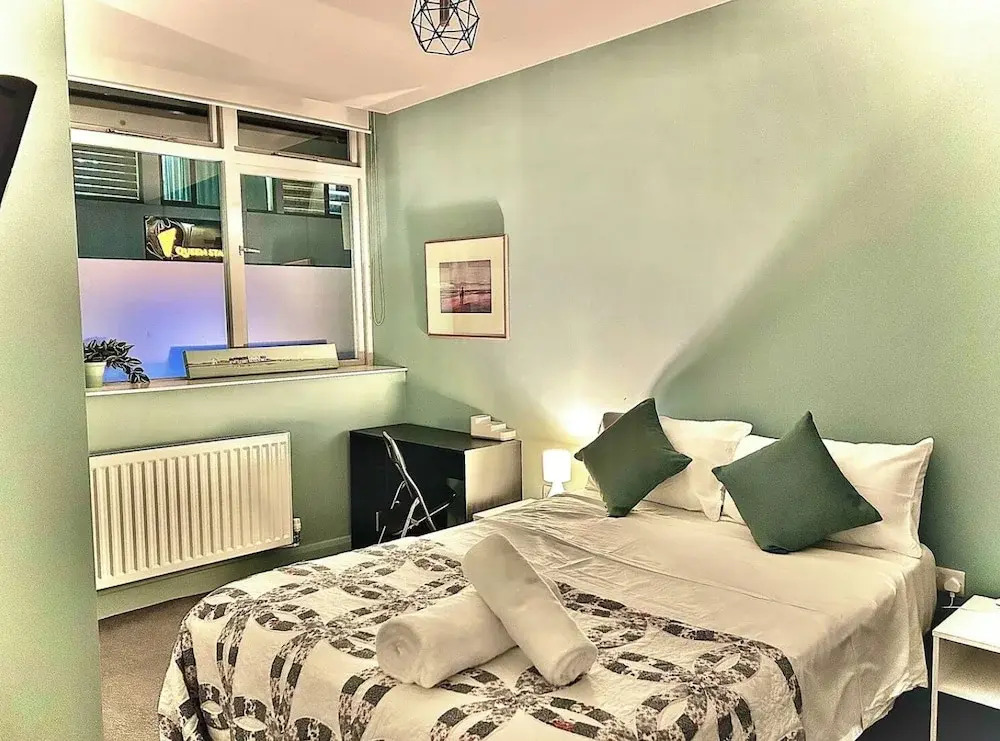 Modern Central Edwardian Apartment 4pp Private Ent