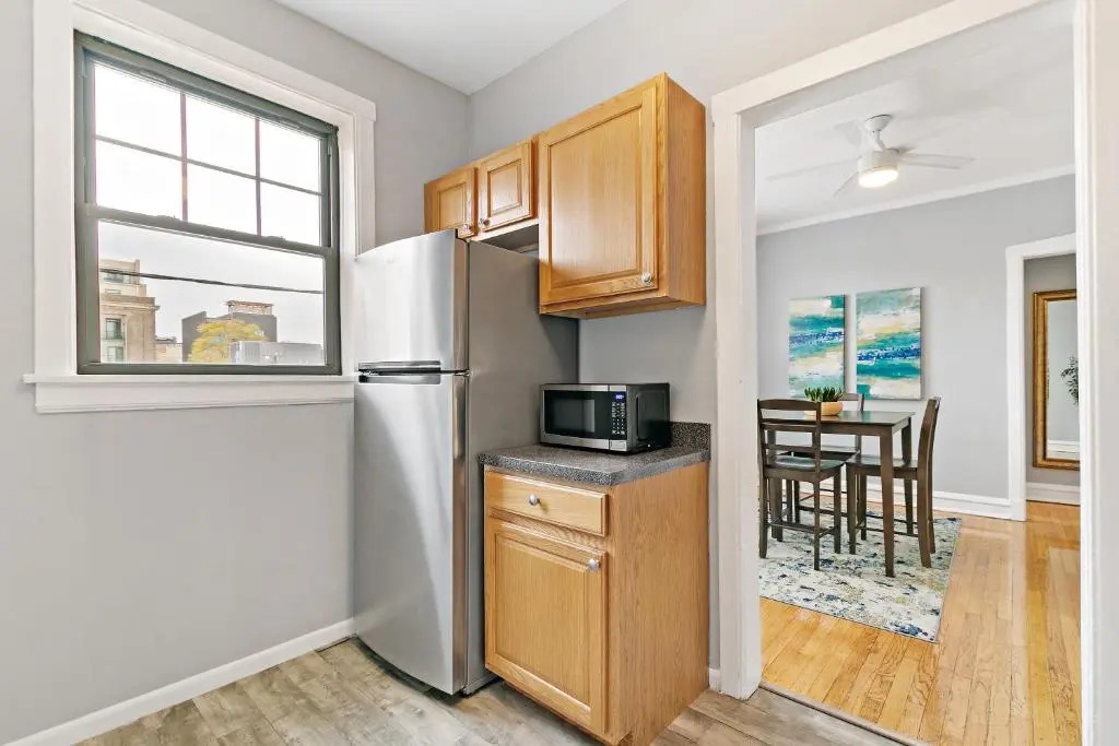 Bright Spacious Apt, Comfy King Bed, 5 Location