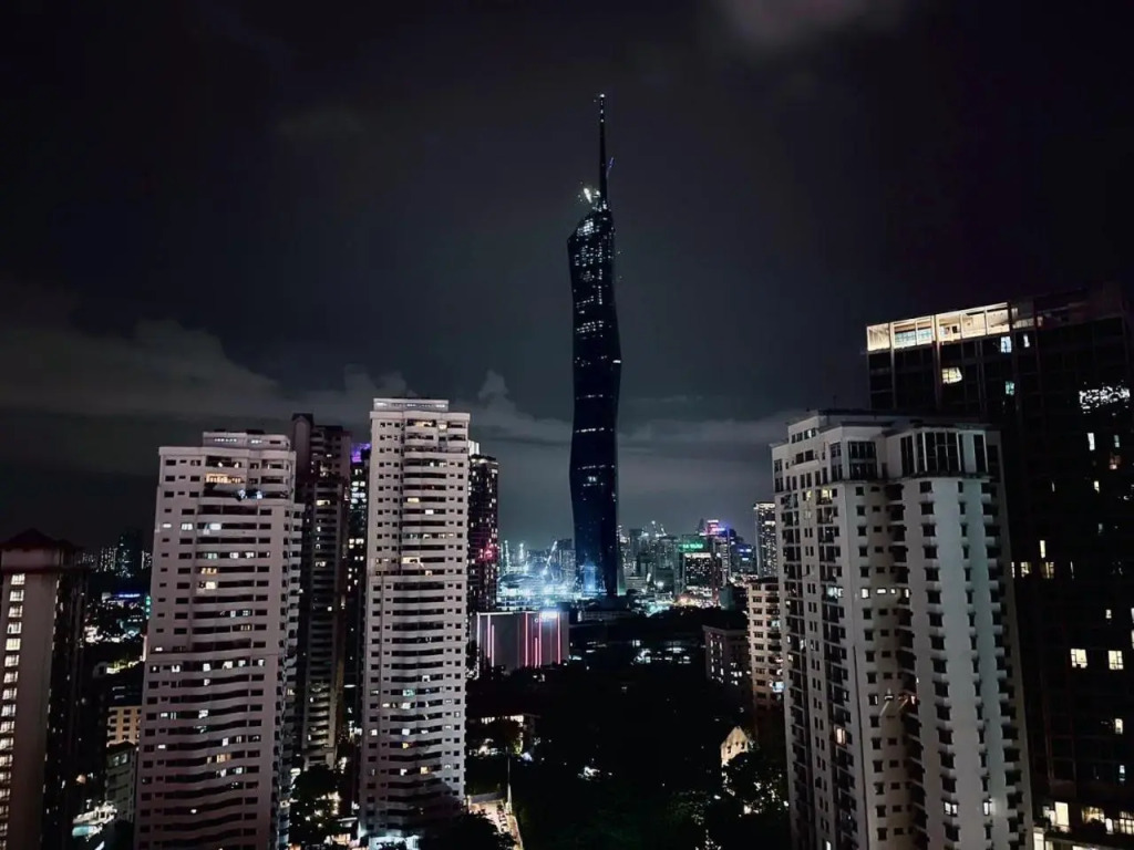 6PAX SUITES KL CITY Pavilion at Bukit Bintang NETFLIX & WIFI