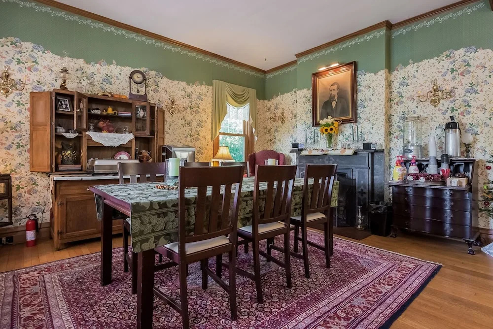 Kingsley House Bed & Breakfast - Full Home
