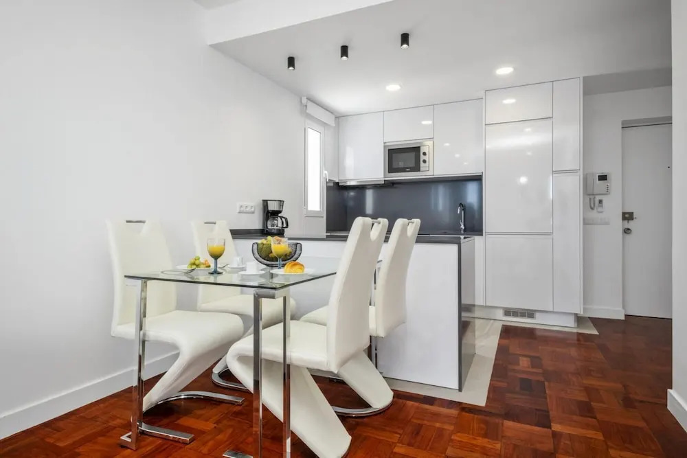 Lido Sunrise Apartment by Homie