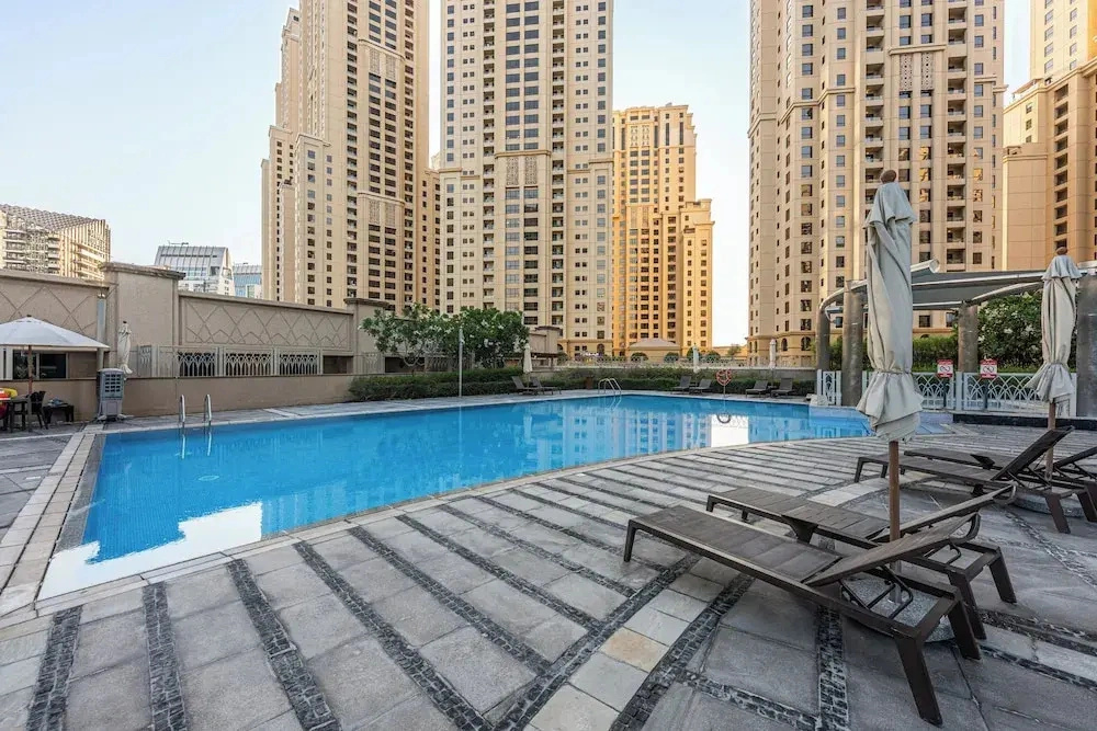 Dubai Marina Beach Dining & Leisure