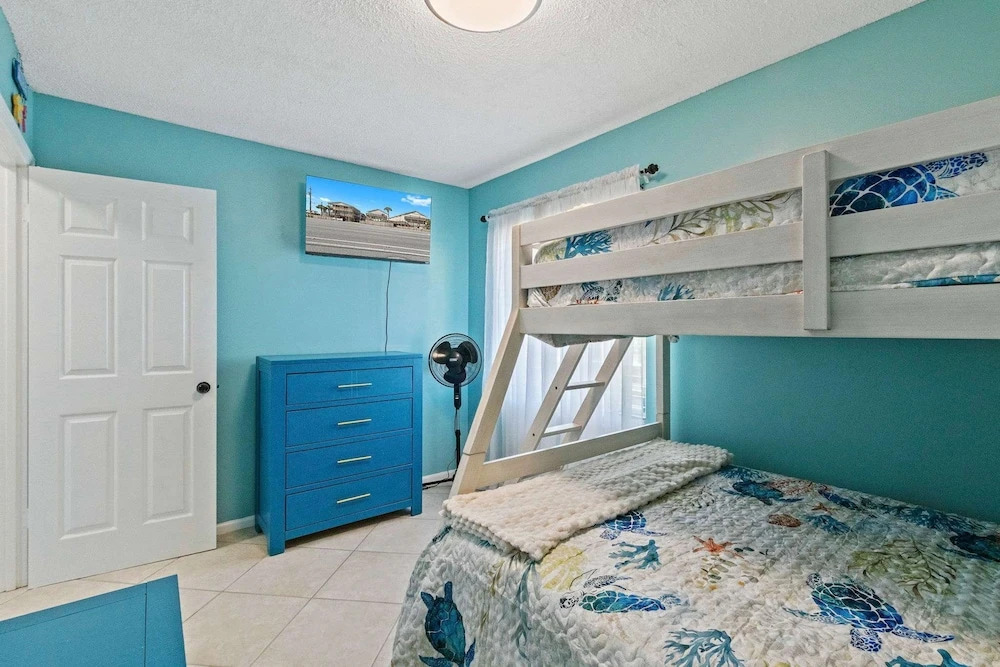 2BR Retreat With Pool Near Beach and The Hangout