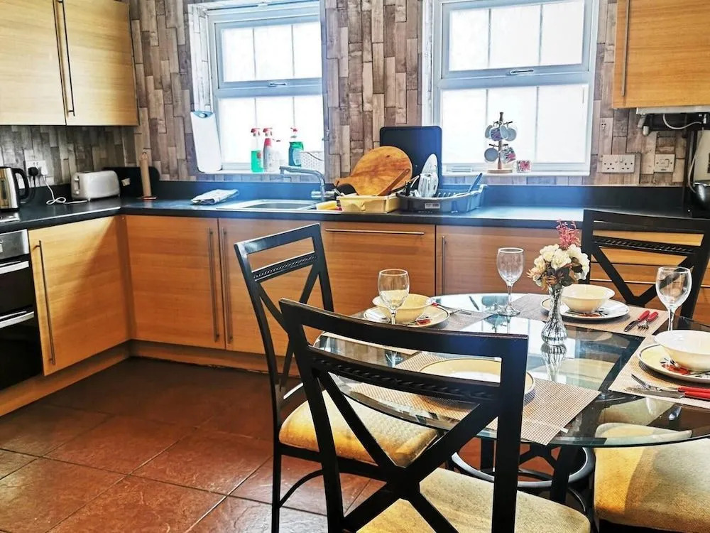 Mannys Apartment - Nice & Cozy 4Bed Flagship Lodge