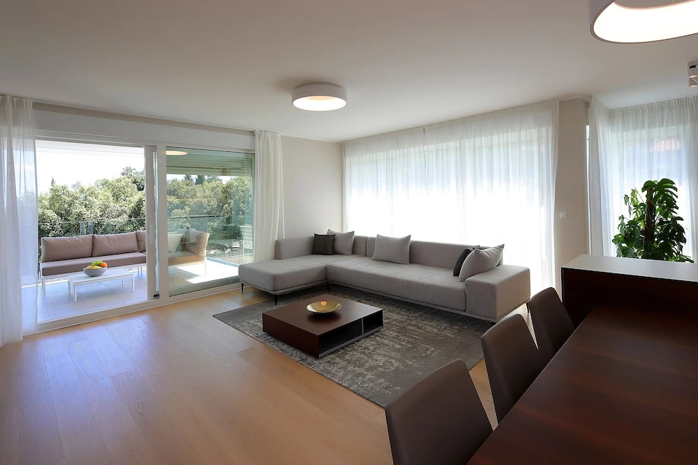 Stylish Apartment 100m from the Beach