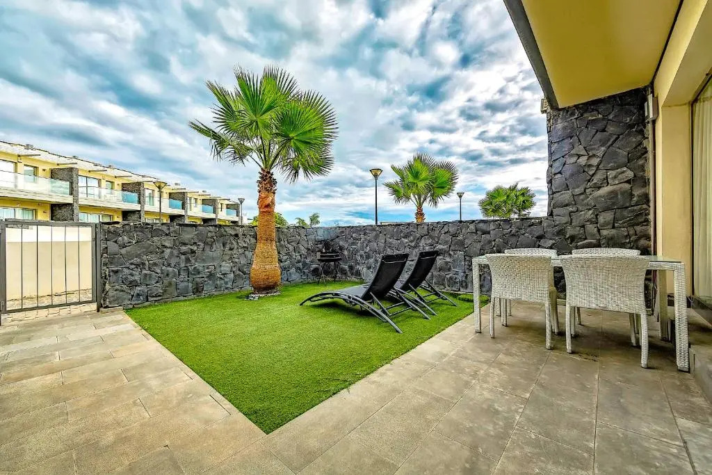 Townhouse 2 bedrooms on the first line