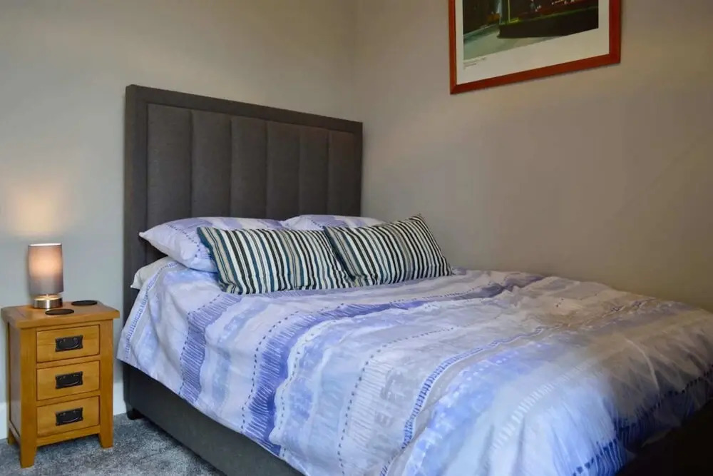 Lovely Traditional 2 Bedroom Flat in Haymarket