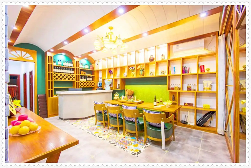 Edinburgh Hostel - Coffee bar - Western breakfast -Travel expert -Good location-English reception-Ticket service-Tourism planing-Laundry-Camara-Drone gopro
