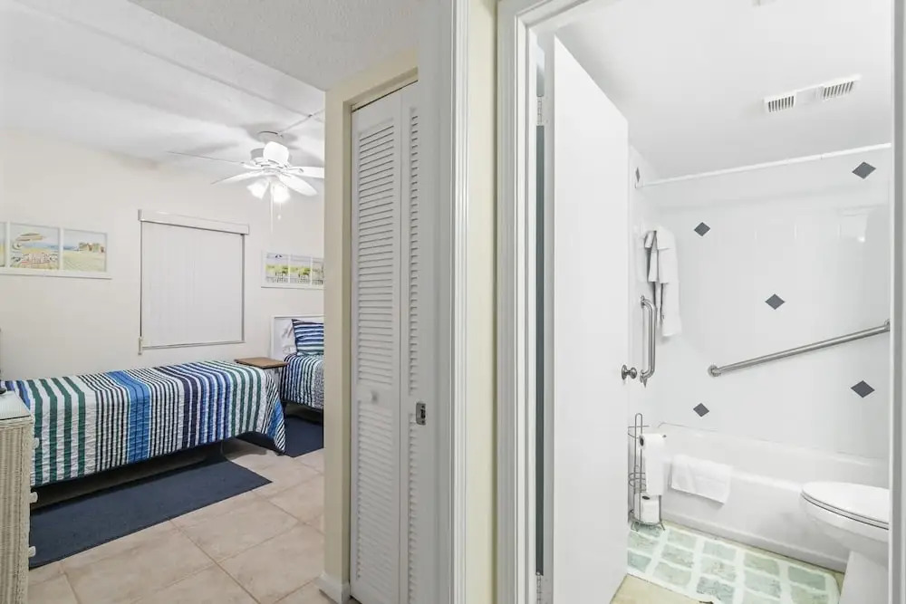 Life's A Beach~oceanfront 2 Bedroom Condo by RedAwning