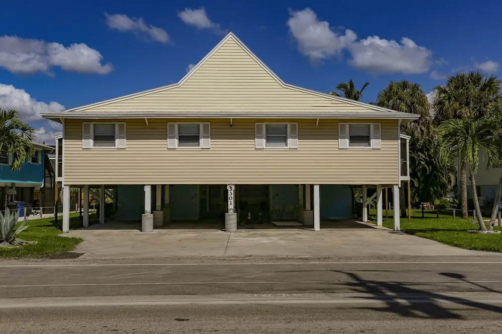 5301 Estero Serendipity Manor