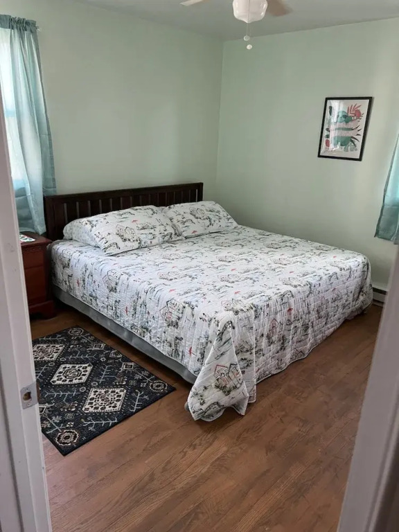 Boat House Ground Floor #2 - 1 Br Waterfront, Wifi 1 Bedroom Apts by RedAwning