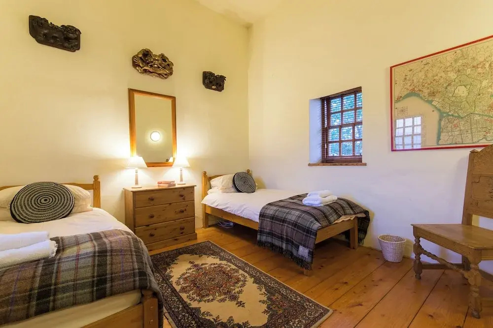 Historic 6-Bedrooms Castle Retreat