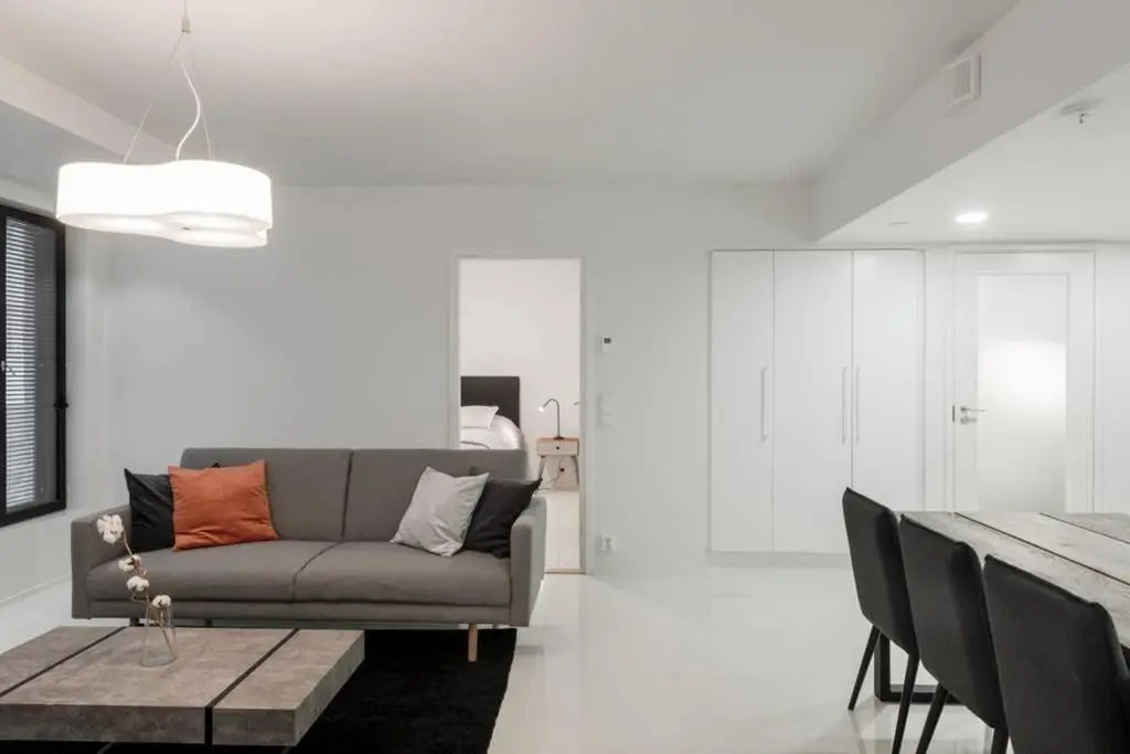 Sleek and Spacious 3 BR Apartment in City Centre