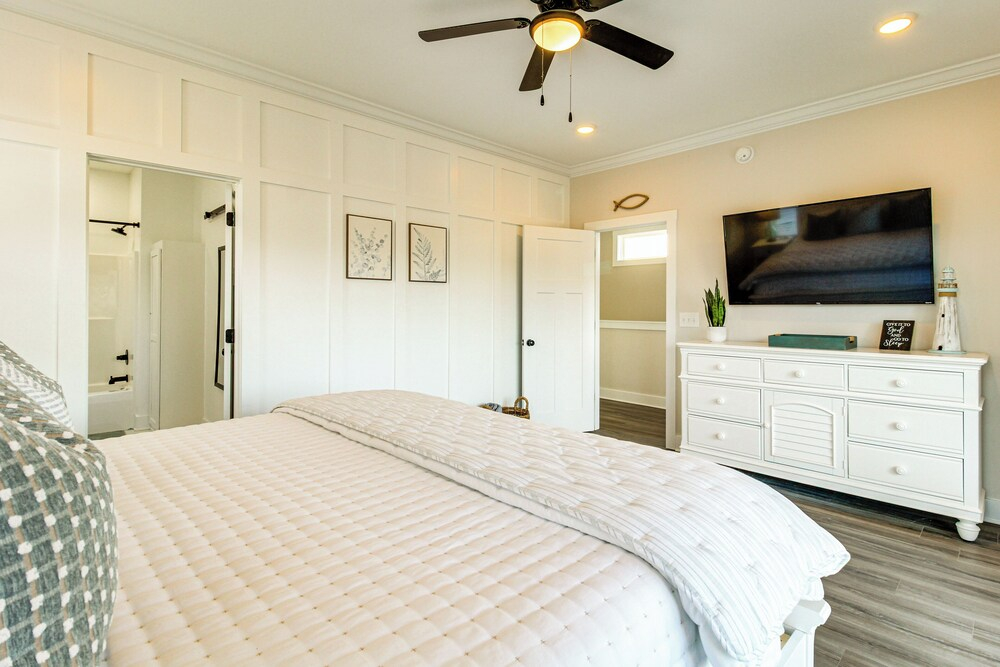 Shoreside Getaway on Tims Ford Lake w/ Pool Access