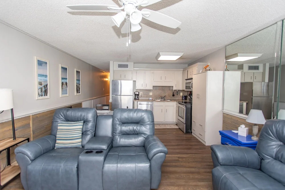 Royal Garden Resort 1114 2 Bedroom Condo by RedAwning