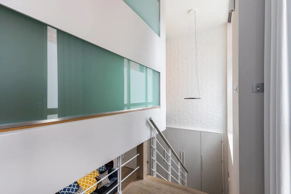 Central and Modern Split Level 2BR Covent Garden Apt