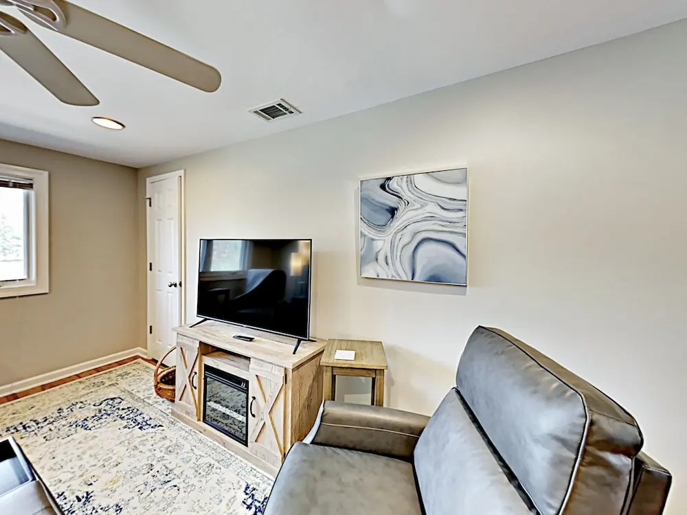 E Bolton Apartment Unit C - 2 Br Townhouse