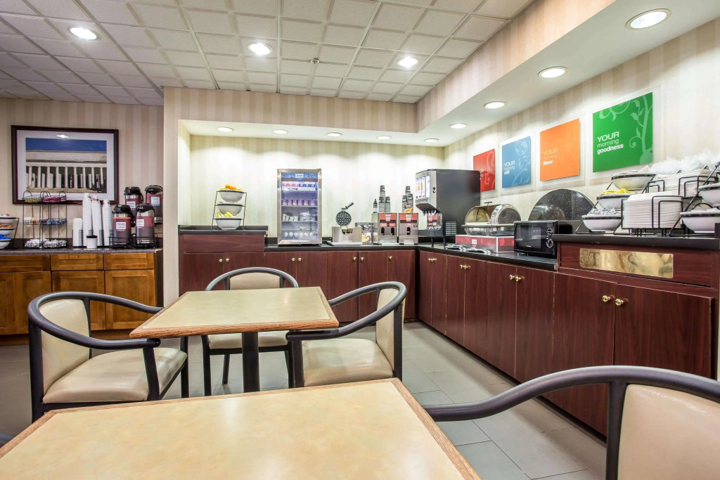 Comfort Inn & Suites FtJackson Maingate