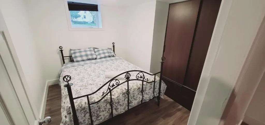 Best location, Adorable 2 bedrooms basement Apt Near mall and Ocean
