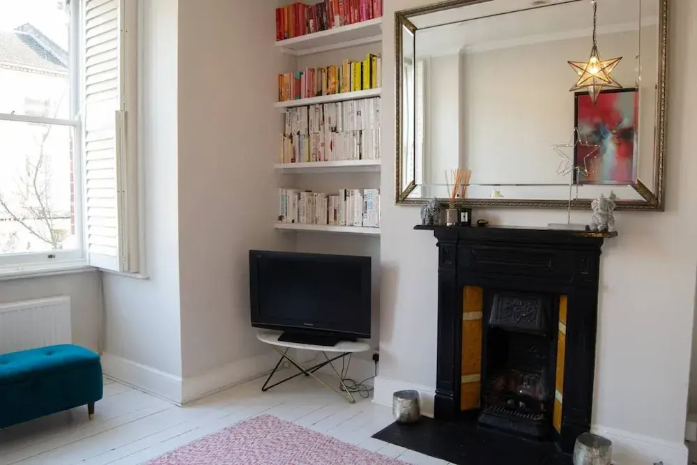 Stunning First Floor Flat In Excellent Location