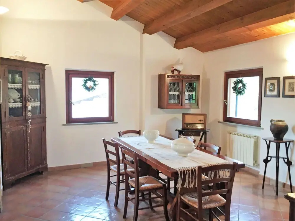 Traditional Villa in Varano With Private Garden