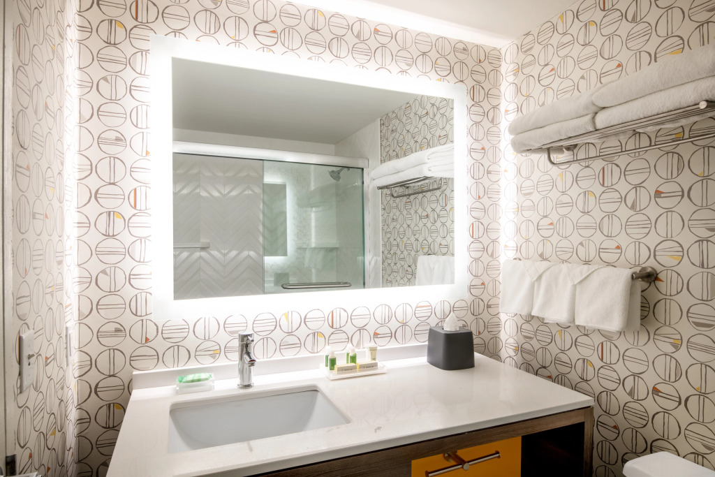 Holiday Inn & Suites Pittsfield-Berkshires by IHG