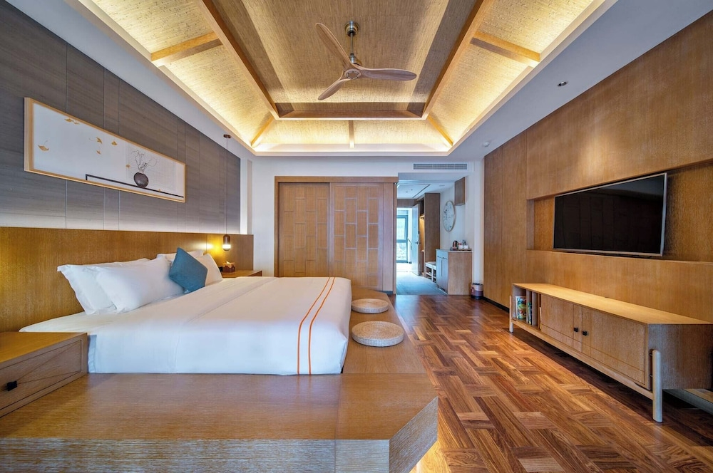 Yangshuo Fadai overhanging hot spring light luxury hotel