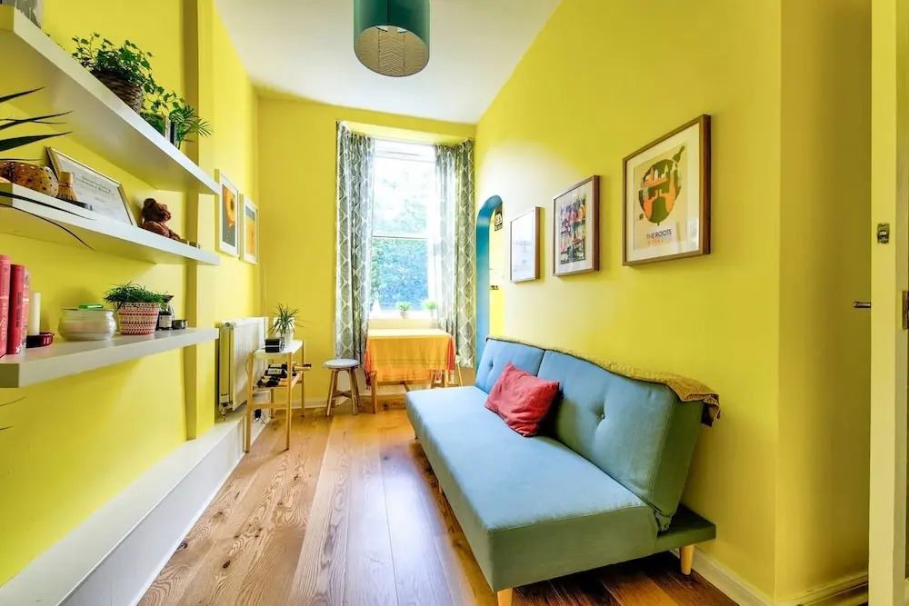 Bright and Airy Apartment in Canonmills