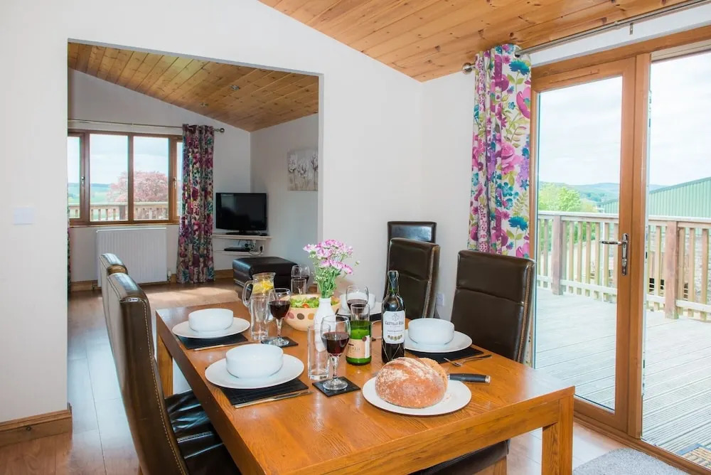 Skylark Lodge With Hot Tub Near Cupar, Fife