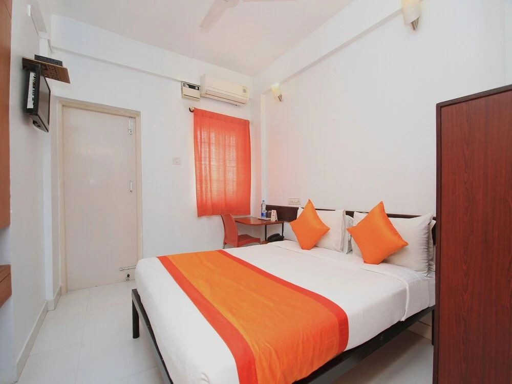 OYO 1356 Hotel Gokulam Compact