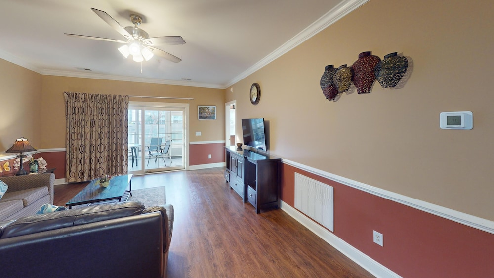 Magnolia Pointe Luster Leaf 4837-102